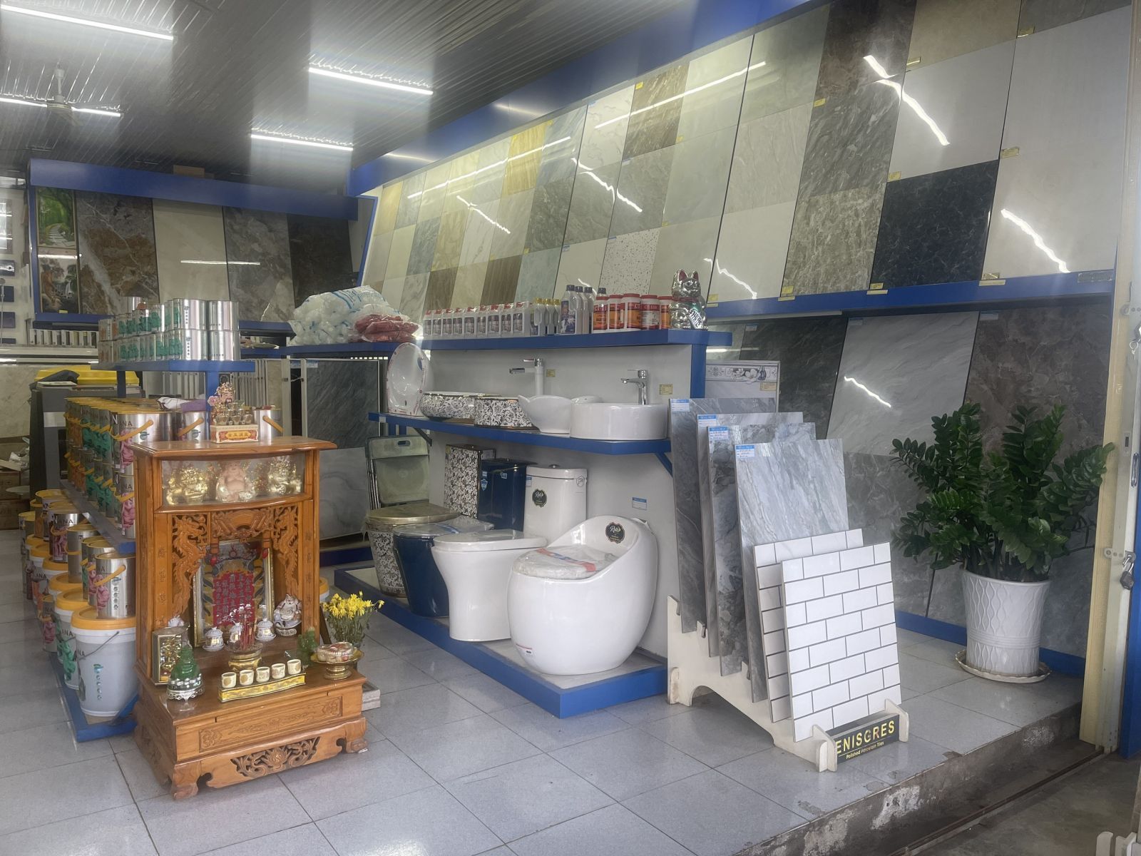 showroom gạch men gia phát tại Dak Nong